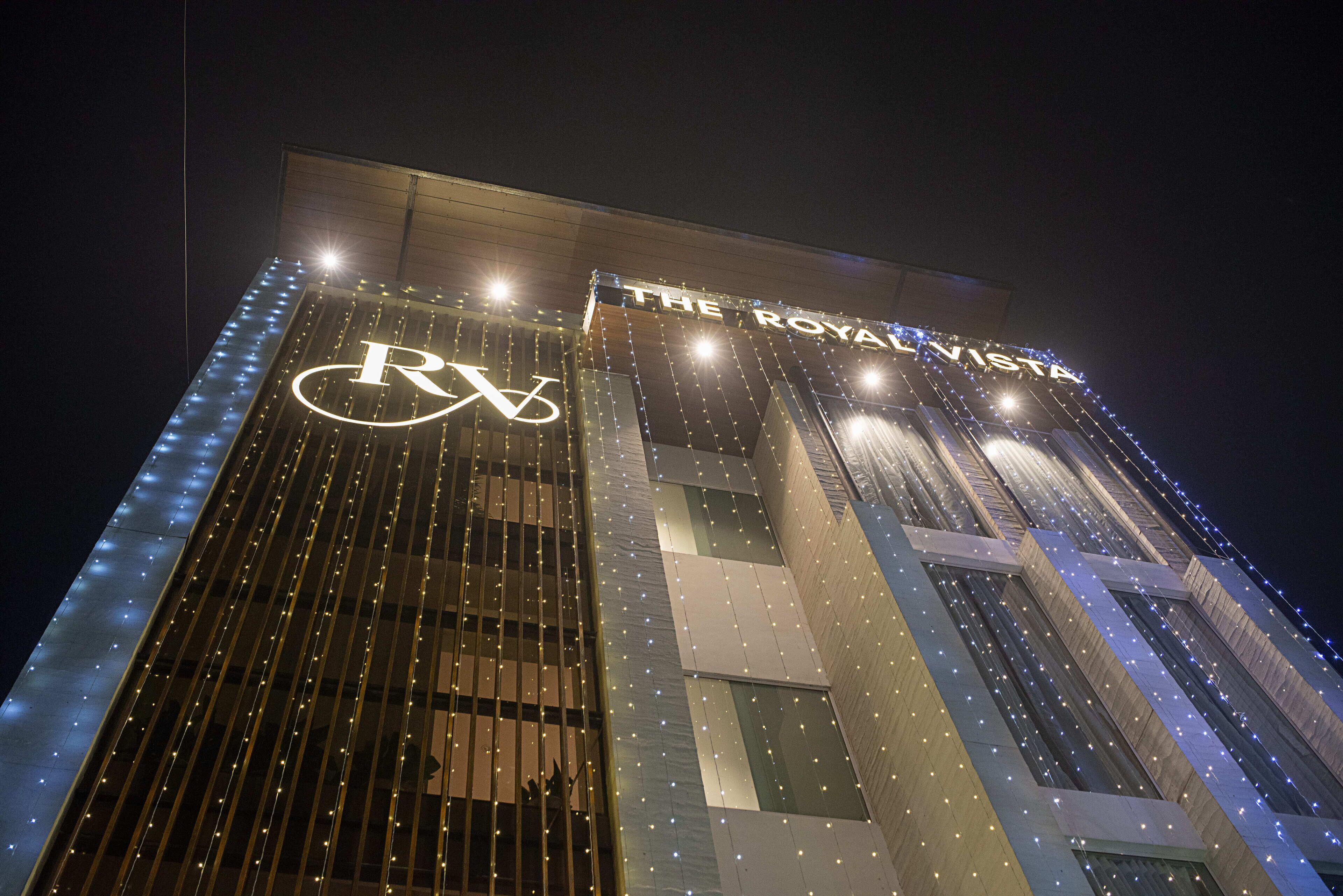 Hotel The Royal Vista - Varanasi — Photos 2